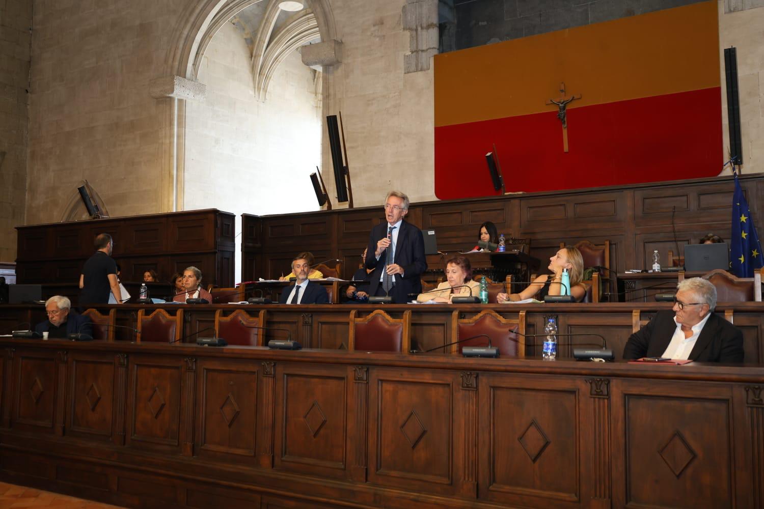 Napoli: Consiglio comunale approva bilancio consolidato